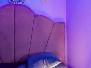 Hot valeriaaguilar on Camsoda Live Now!