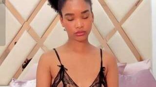 Sexy karolebonyy on Camsoda Live Now!