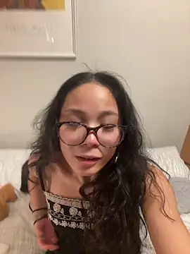 Watch LunaMeei on Stripchat live webcam