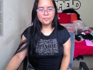 Hot miss-kendraa on Camsoda Live Now!