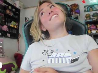 Sexy kristen1994 on Camsoda Live Now!