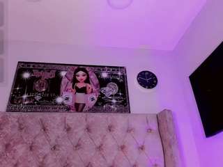Sexy vanessalombardy on Camsoda Live Now!
