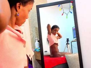 Spicy daffnelewis on Camsoda Live Now!