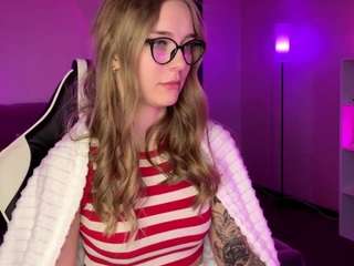 Hot daniaoetzel on Camsoda Live Now!