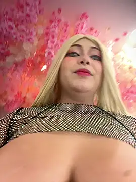 Live adult webcam show with Seraphine23 on Stripchat