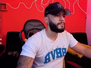 Sexy mike-savage on Camsoda Live Now!