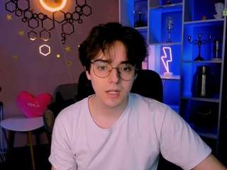 Spicy martin-neil on Camsoda Live Now!