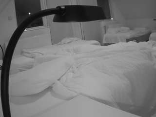 🔥 Hot voyeurcam-julmodels-bed-2 on Camsoda Live Now!