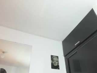 Hot andrea-de-caro on Camsoda Live Now!