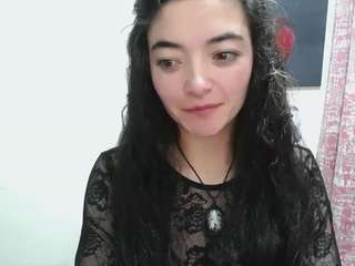 Hot cameliasaenz on Camsoda Live Now!