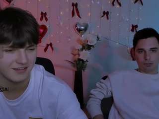 Hot travis-wolf on Camsoda Live Now!