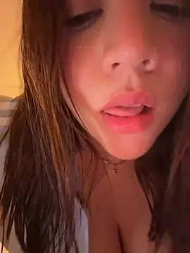Live adult webcam show with Vellaah on Stripchat