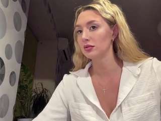 Spicy junomaris on Camsoda Live Now!