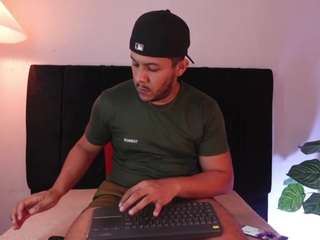 Spicy misterjhons on Camsoda Live Now!
