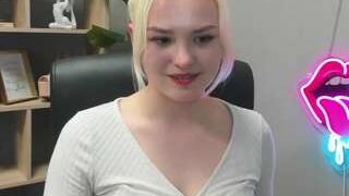 Spicy sweetlilyxo on Camsoda Live Now!