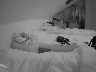 🔥 Sexy voyeurcam-julmodels-bed-4 on Camsoda Live Now!