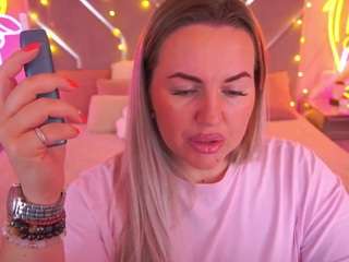 Hot lindajawel on Camsoda Live Now!