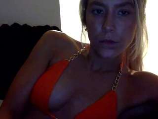 Sexy misssalyssaaa on Camsoda Live Now!