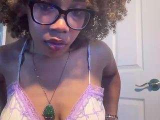 Sexy prettypprincess on Camsoda Live Now!