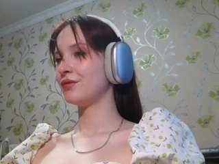 Spicy adrienarend on Camsoda Live Now!